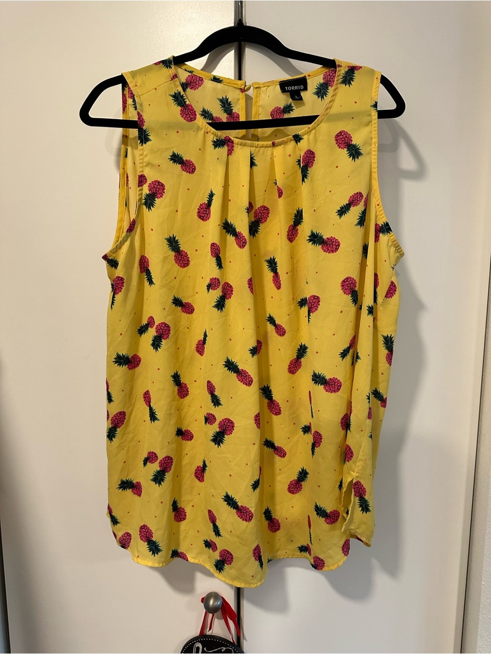 Torrid 1x Yellow Pineapple Print Sleeveless Blouse